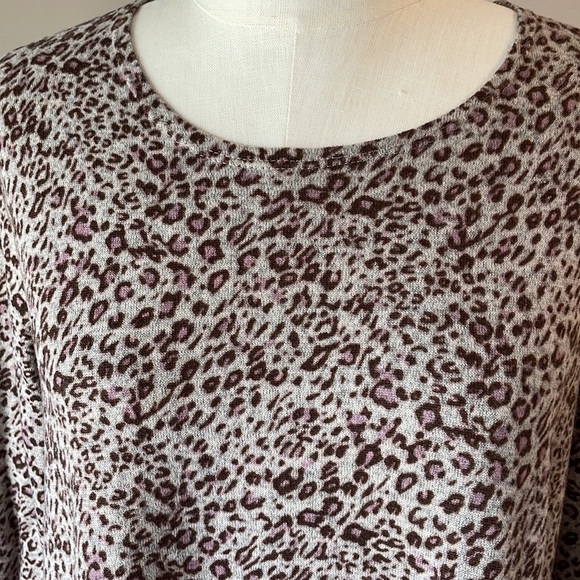 LOGO by Lori Goldstein multi color animal print knit top oversized M 3/4 sleeve - Picture 3 of 9